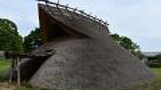 弥生時代の竪穴式住居を再現した大中遺跡