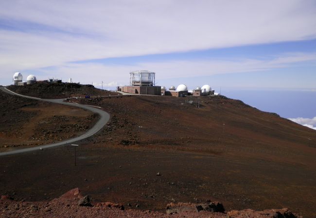 標高３０５５ｍというハレアカラ山頂付近には、天体観測所「サイエンスシティ」があります。
