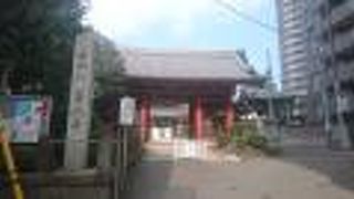 表参道駅を出てすぐです