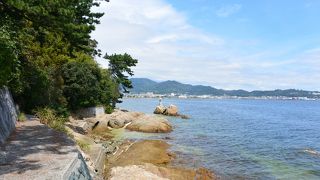 海を近くに感じて散歩