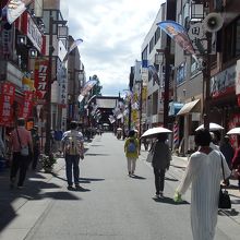 高幡不動尊通りの商店
