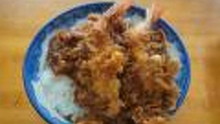 タレがしっかり染みたかき揚げのうまさも秀逸