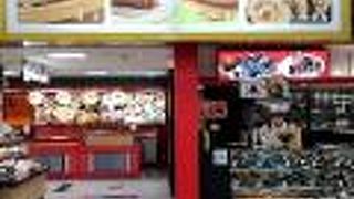 お惣菜やお菓子を買いました。