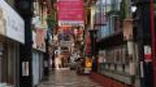 お初天神近くの商店街