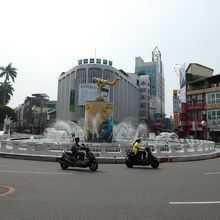 ロータリーの真ん中に