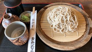 手打ち蕎麦を楽しめるのは、冷たい蕎麦メニューのみ!