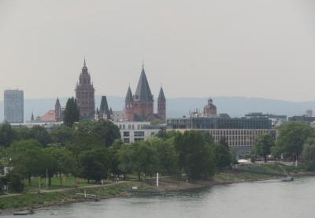 ライン渓谷中流上部        Upper Middle Rhine Valley