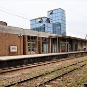 愛称は「大国主命」、西日本旅客鉄道木次線の駅。観光センターと地元産品の販売所が併設されています。