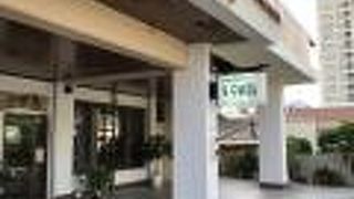 壺屋やちむん通り入り口付近