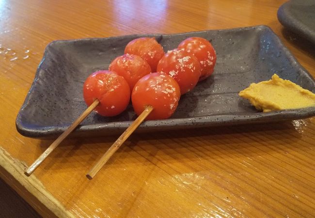 駅前にある明るい雰囲気の居酒屋