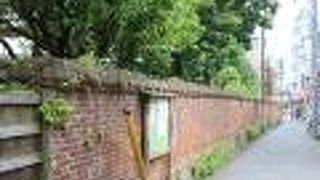 虚空蔵横丁の煉瓦塀