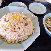 あんかけチャーハンが有名だが、チャーハン自体も美味しい