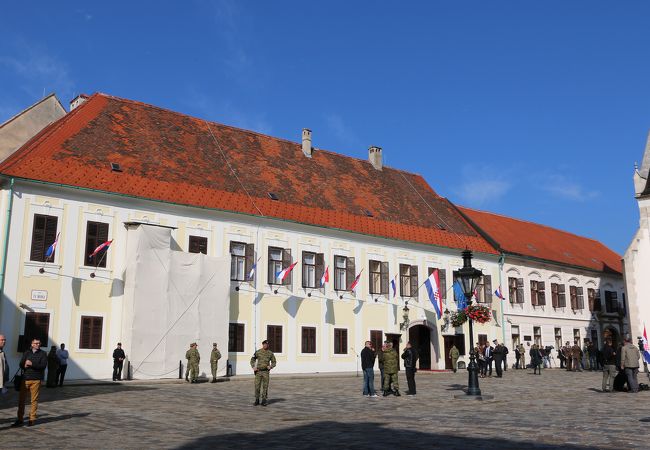 クロアチアの歴史を物語る建物