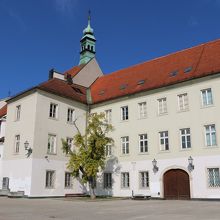 教会脇を進んだ先が展望スポット