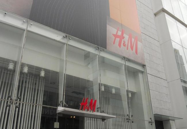 Ｈ＆Ｍが入っているスタイリッシュなビル