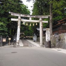 この鳥居から中へ