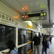 まだ１０年くらいしか経ってない駅なのできれい