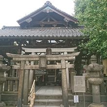 被官稲荷社鳥居