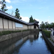 東本願寺烏丸通濠