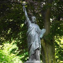 リュクサンブール公園内の自由の女神像