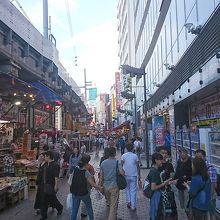 両サイドお店が続きます