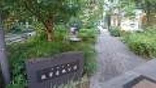 小さな公園ですが、見どころは多いです