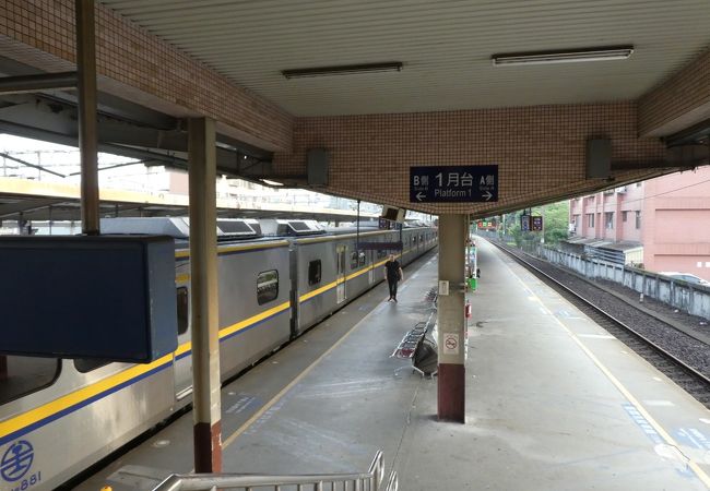 東部幹線の列車の始発駅のこと多し。