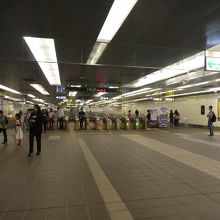 広いコンコース