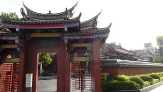 駅からはちょっと歩きます。朝の雰囲気がいいです。