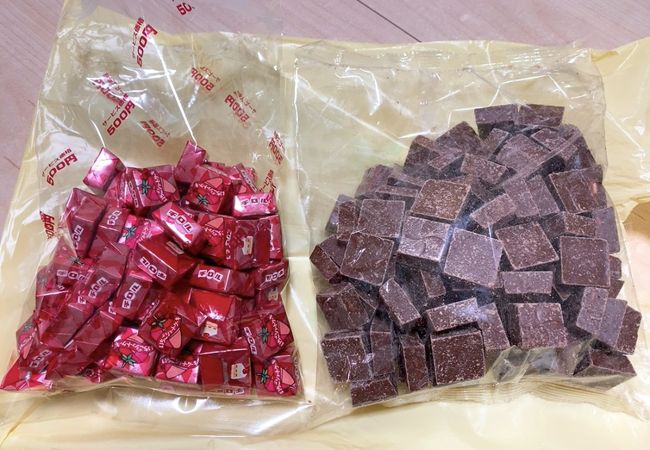 B級品とは思えない、チロルチョコを大袋で大人買い出来るお店です!