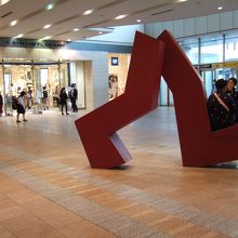 東側にある「旅人の残像」