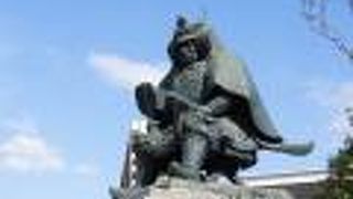 山梨県の英雄。武田信玄の大きな銅像