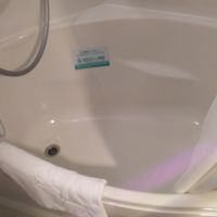 浴槽は小さく深めです