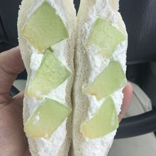 コレは～苺サンドより美味い！