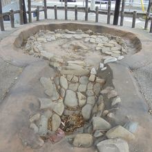 鍵穴を大きくしたような形の遺跡