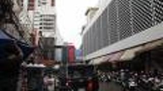 高級ブランドの偽物も販売していました