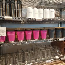 食べ物以外も充実