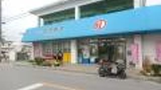 石垣を代表するB級グルメ「オニササ」を買いに行く