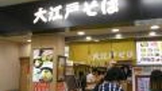 便利な駅構内の立ち食い蕎麦