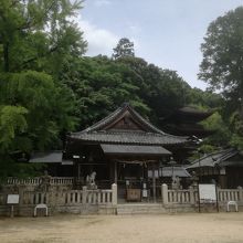 神仏習合時代の景観を残す境内