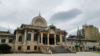 都心と思えない、広くて居心地のよい場所です