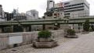 重厚な造りの橋