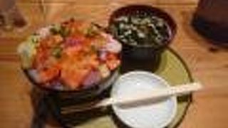 千歳空港内の海鮮丼ぶり