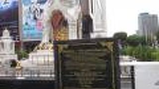 夜はライトアップがキレイ