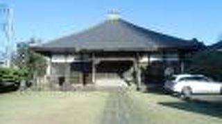 門前でおどろおどろしい妖怪がお出迎え