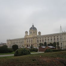 自然史博物館とマリアテレジア像