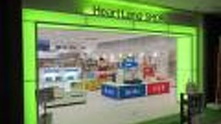 物の種類少ないが、船内での飲食物の購入に便利