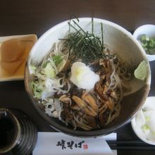 冷やしきのこ（890円）の様子