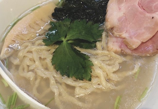 女性に食べてほしい貝塩ラーメン