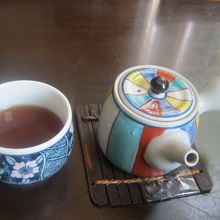 食後直前に出される蕎麦湯とお茶の様子